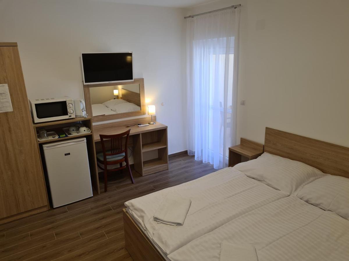 Tancsics Vendeghaz Hotel Siofok Exterior photo