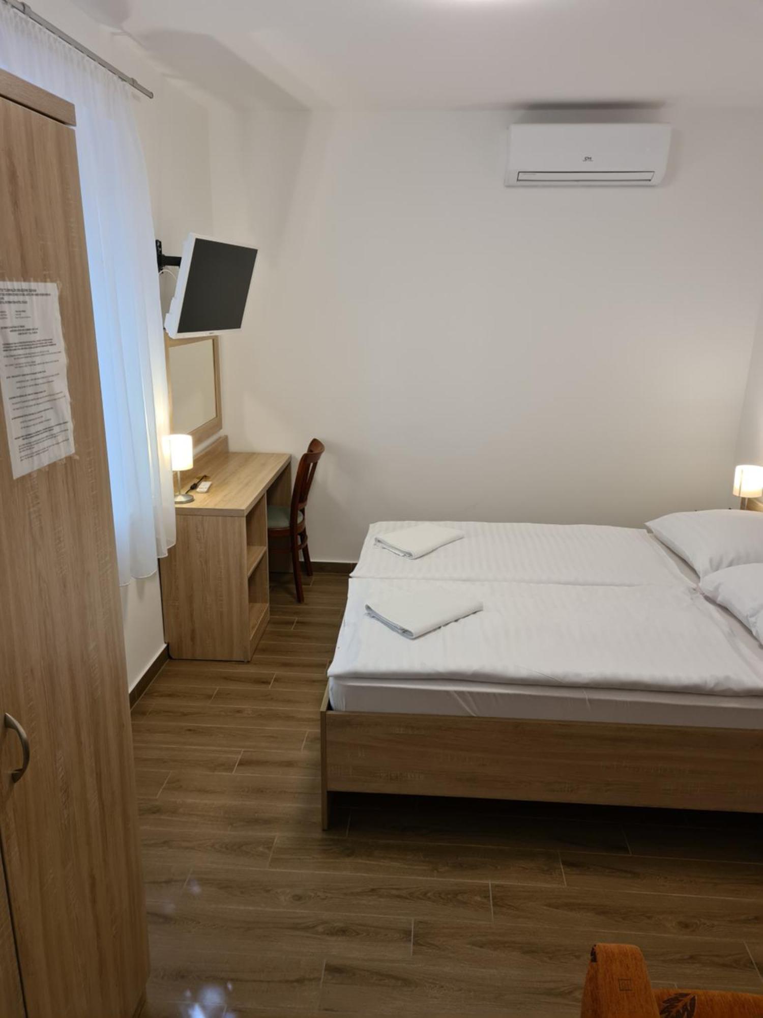Tancsics Vendeghaz Hotel Siofok Room photo