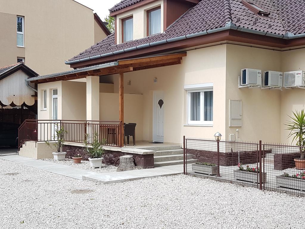 Tancsics Vendeghaz Hotel Siofok Exterior photo